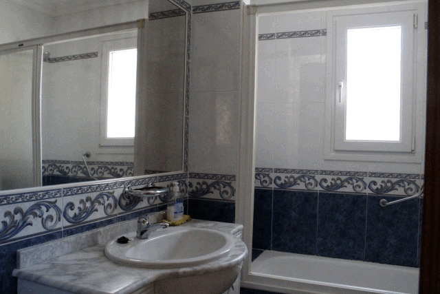 itsh 1573332353HUYLBQ ref 1750 mobile 15 Full family bathroom El Galan