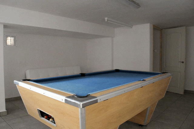 itsh 1573332353HUYLBQ ref 1750 mobile 16 Games room with pool table El Galan