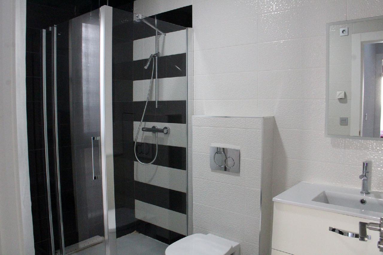 itsh 1756052110TGJMCL ref 1832 mobile 14 Bathroom 2 upstairs Villamartin