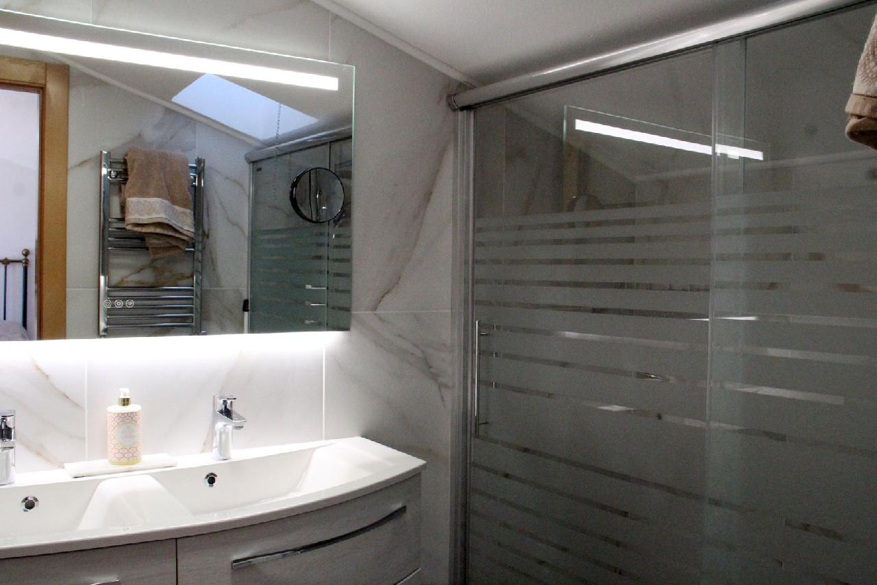 itsh 1681578217TROUGW ref 1804 mobile 15 Ensuite shower to the master bedroom Valencias South