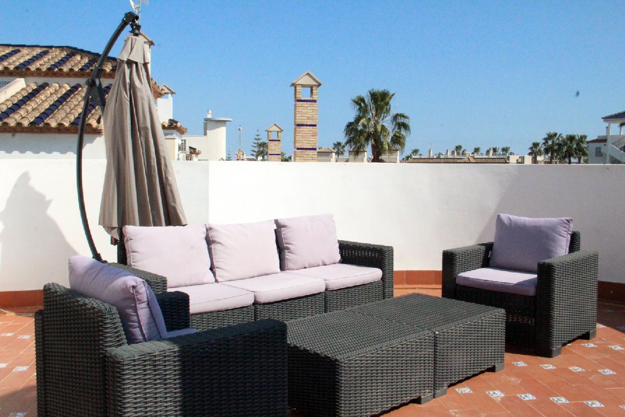 itsh 1678133901ERLBFH ref 1799 mobile 3 Spacious balcony upstairs to enjoy the evening Las Violetas