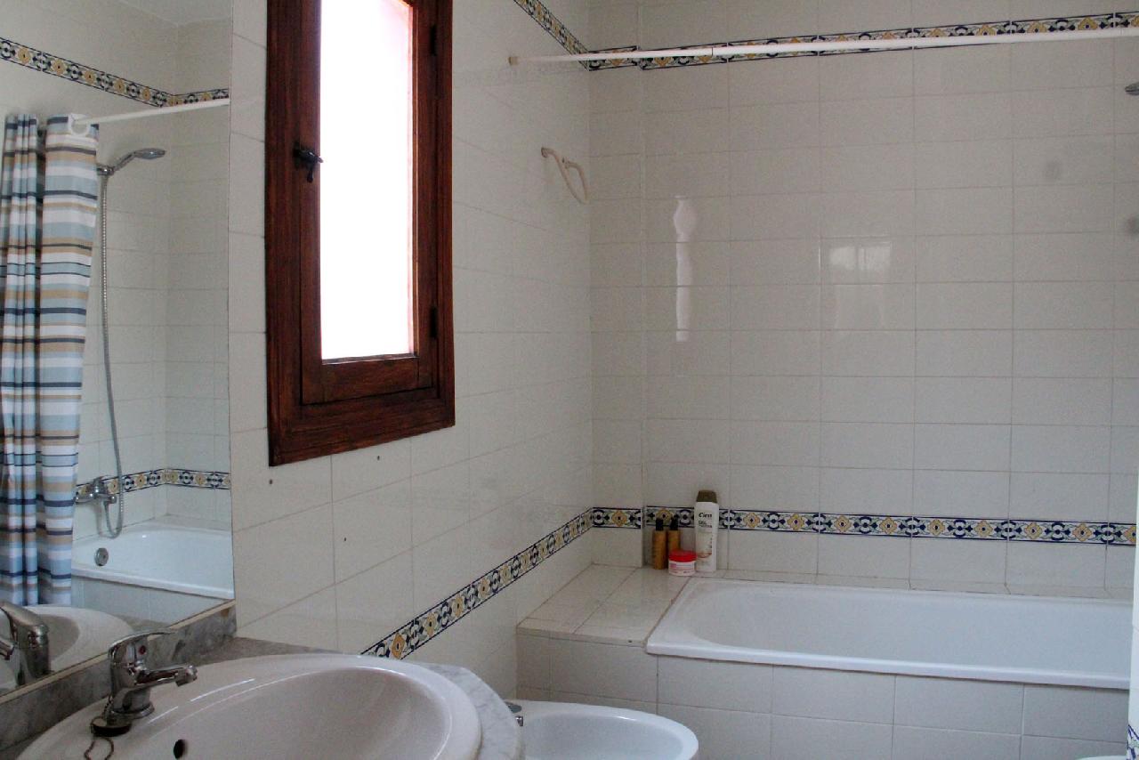 itsh 1669821558QLCPVR ref 1795 mobile 8 Large bathroom Villamartin Plaza