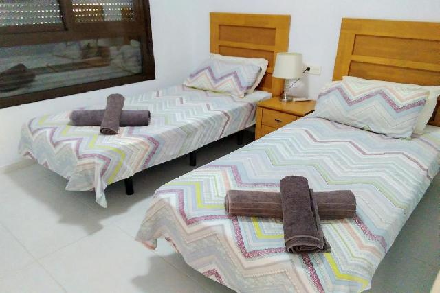 itsh 1757007564FAELWS ref 1833 mobile 11 Bedroom 3 2 single beds Los Dolses