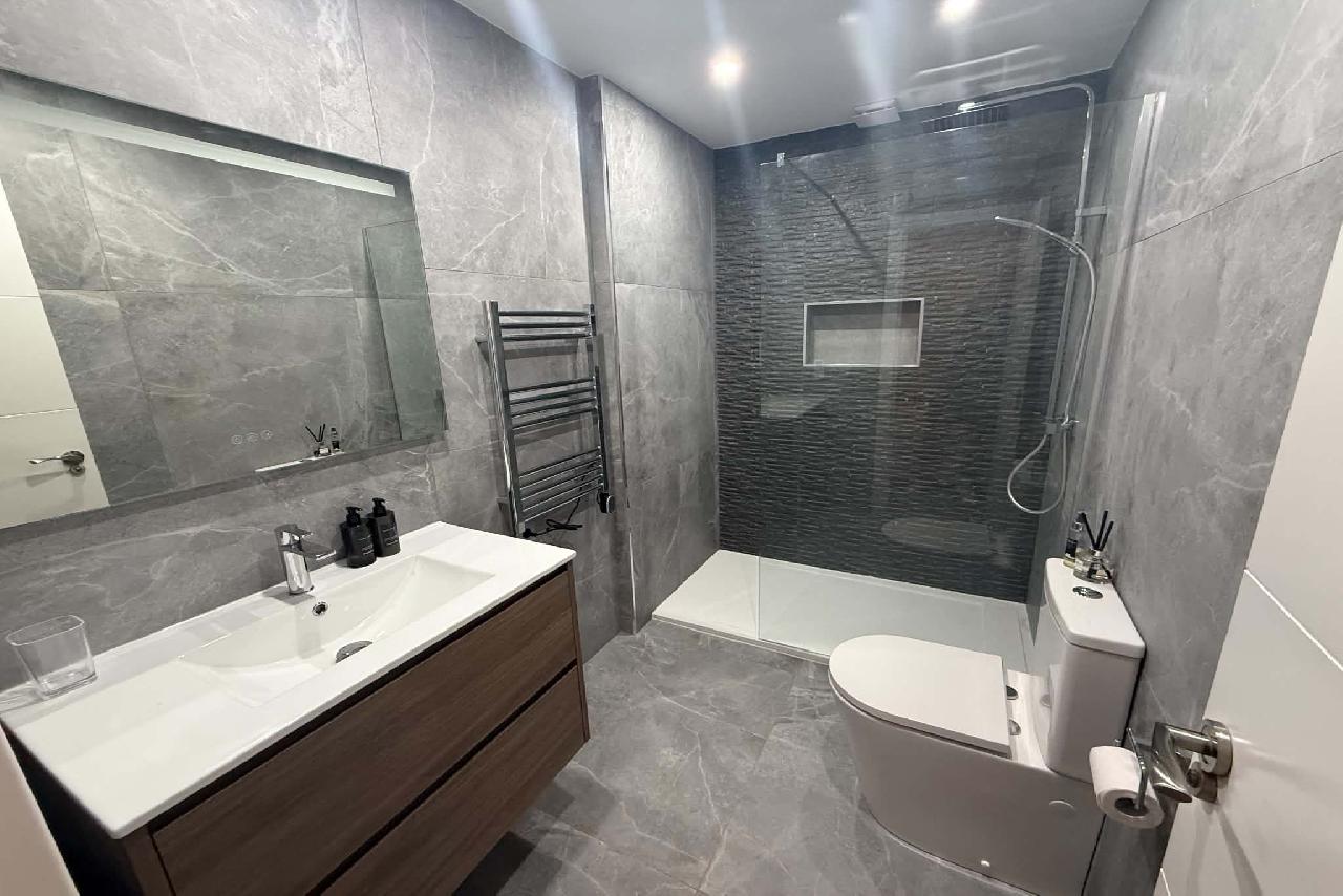 itsh 1553685559BGWROI ref 1583 mobile 9 Ensuite bathroom Villamartin Plaza