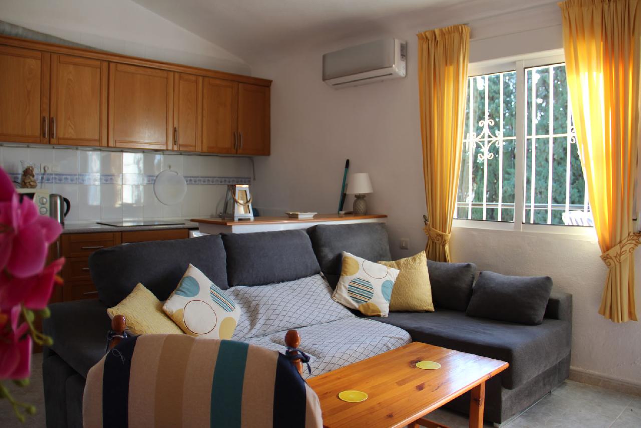 itsh 1643144287ZNKHCL ref 1775 mobile 2 Plenty of room to relax in the living room Villamartin