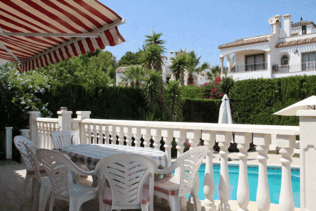 itsh 1553326322TKPGOV ref 1742 mobile 15 Dine around the pool or just relax Villamartin
