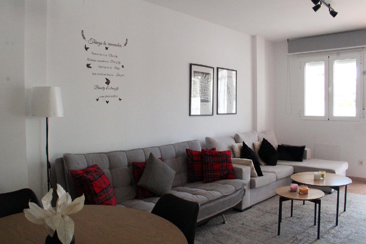 itsh 1774892945BJCLRO ref 1838 mobile 2 Large spacious living room Villamartin