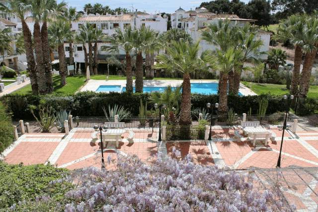 itsh 1522073443SBLKHO ref 1719 mobile 11 Views of the communal pool Villamartin Plaza