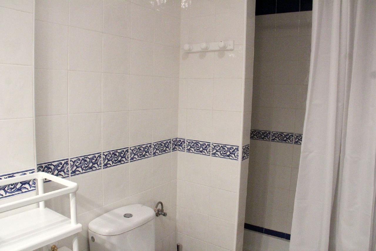 itsh 1675537577MFGATO ref 1798 mobile 11 Ensuite shower Villamartin Plaza