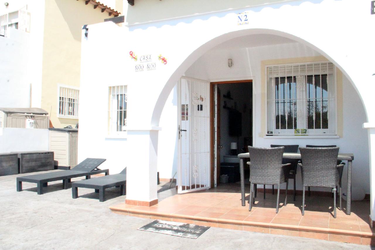 itsh 1774892945BJCLRO ref 1838 mobile 3 Front garden sunbathing BBQ Villamartin