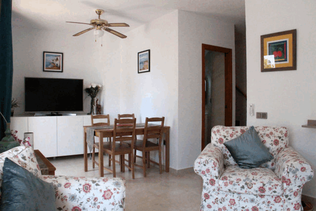 itsh 1573232035CAIEMJ ref 1746 mobile 4 Spacious Living room and Dining area Villamartin Plaza