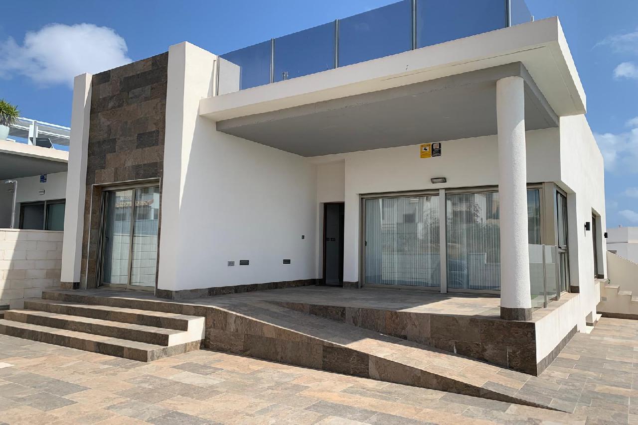 itsh 1756052110TGJMCL ref 1832 mobile 2 5 Bed luxury villa Villamartin