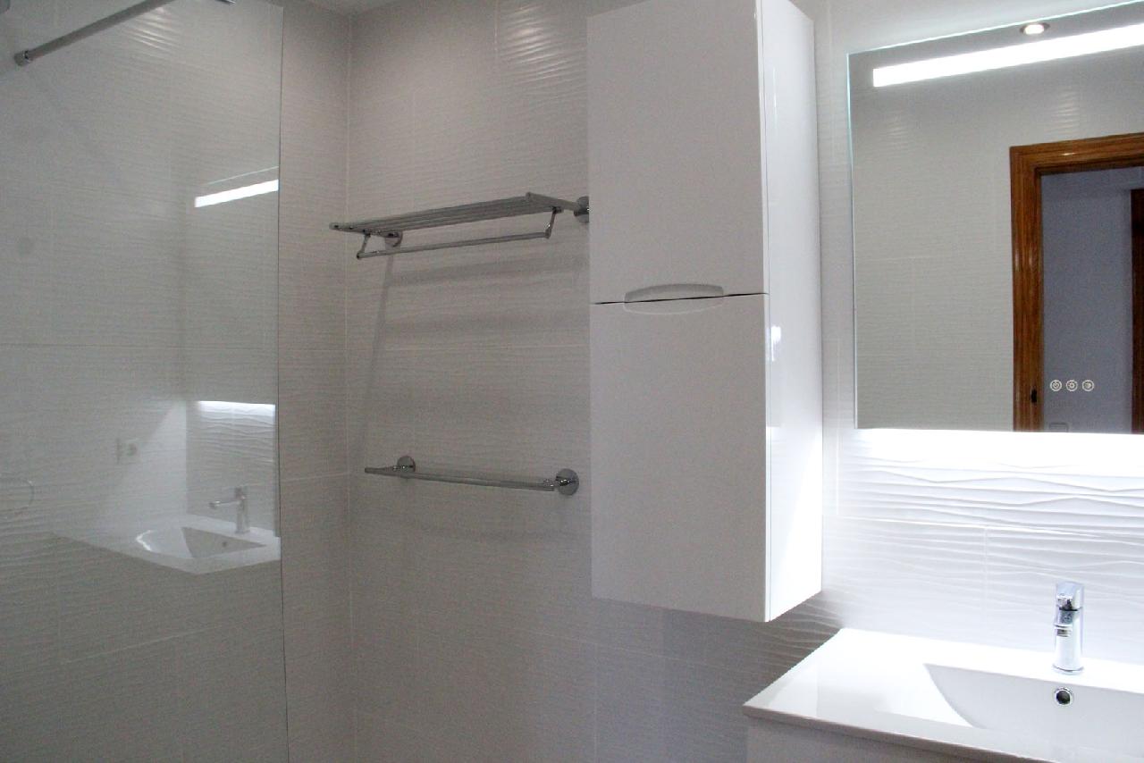 itsh 1687447917JHPTNA ref 1805 mobile 11 Modernized shower wet room Valencias South