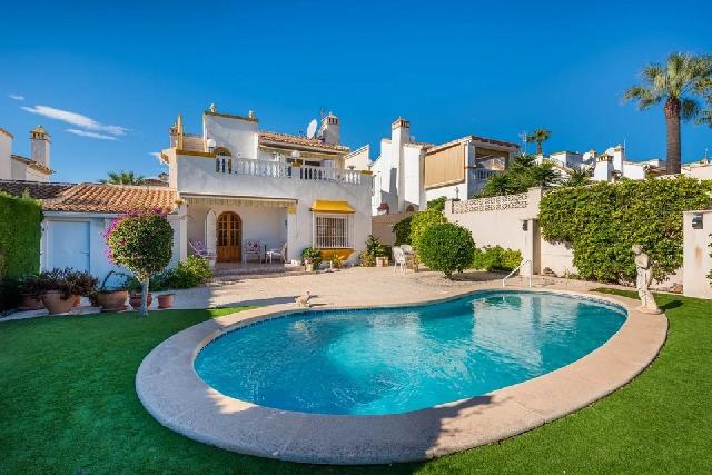 itsh 1691769563JONBRY ref 1811 mobile 1 Private pool of this stunning villa Villamartin