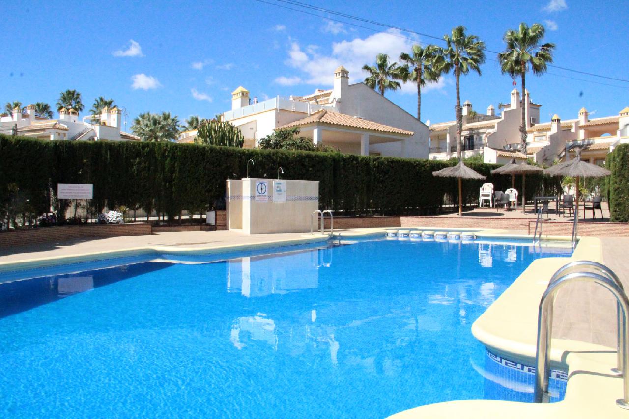 itsh 1681578217TROUGW ref 1804 mobile 1 Communal pool Valencias South