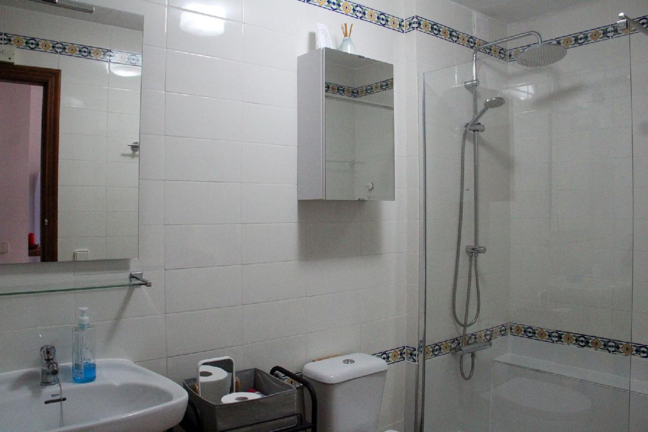 itsh 1740572132BIWTXU ref 1829 mobile 9 Modern shower room Villamartin Plaza