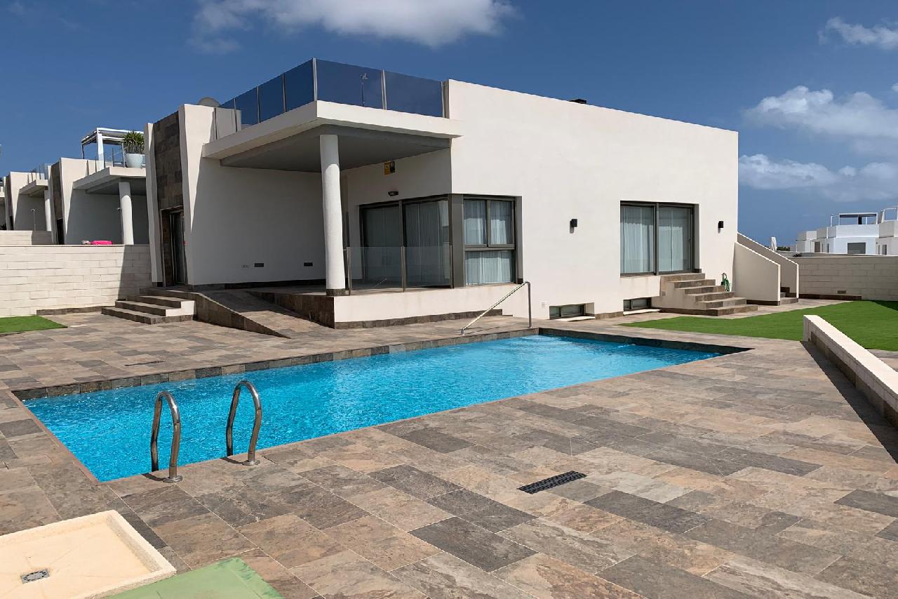 itsh 1756052110TGJMCL ref 1832 mobile 12 Outside of luxury villa Villamartin