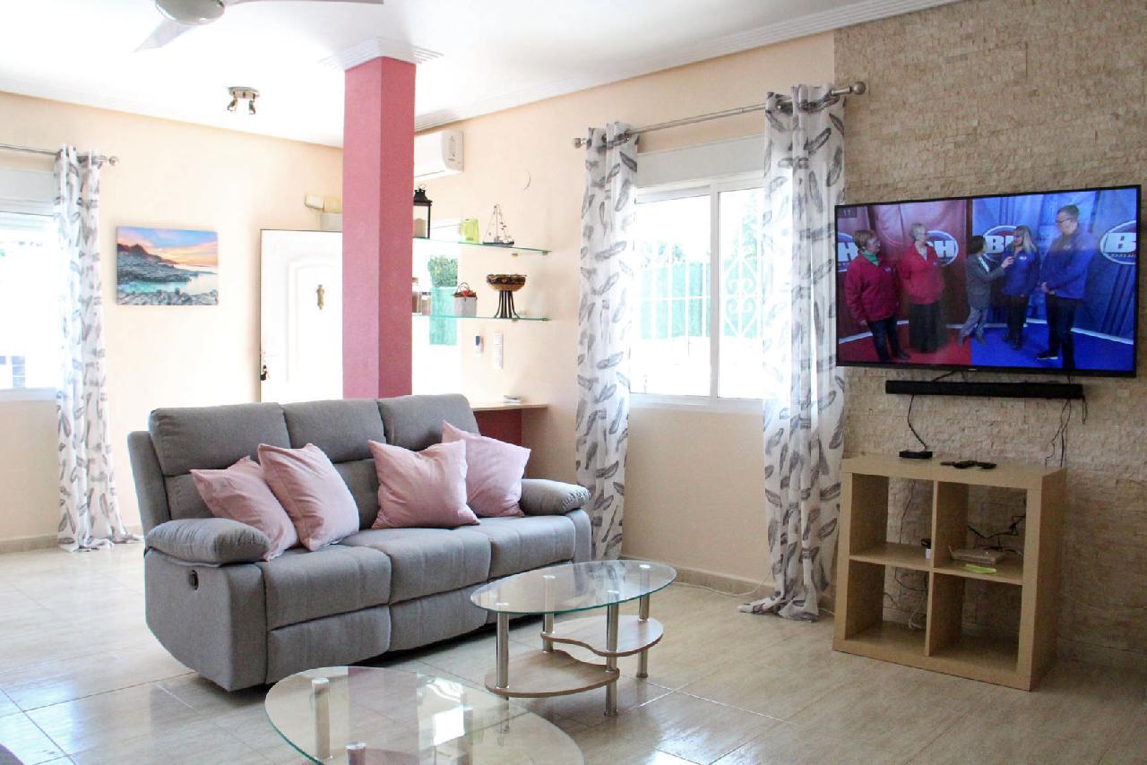 itsh 1521813186EXOVFK ref 92 5 Living room with full nationality TV and FREE wifi Los Balcones