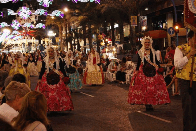 itsh 1522068675YFZNUR ref 1716 mobile 24 Parades in the local Spanish towns Villamartin Plaza