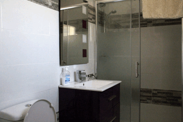 itsh 1553326322TKPGOV ref 1742 mobile 12 Two of four bathrooms Villamartin