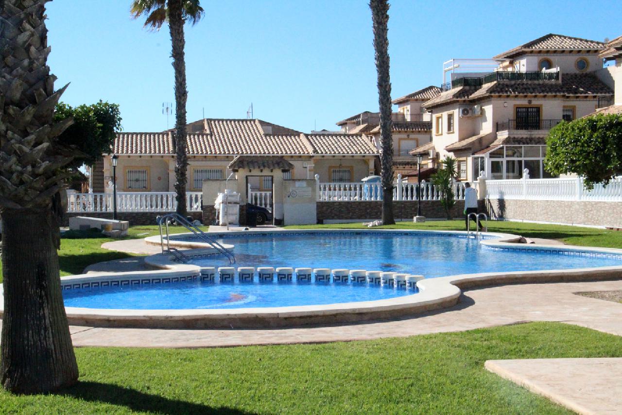 itsh 1675446637HFBCEI ref 1800 mobile 18 Communal pool Cabo Roig