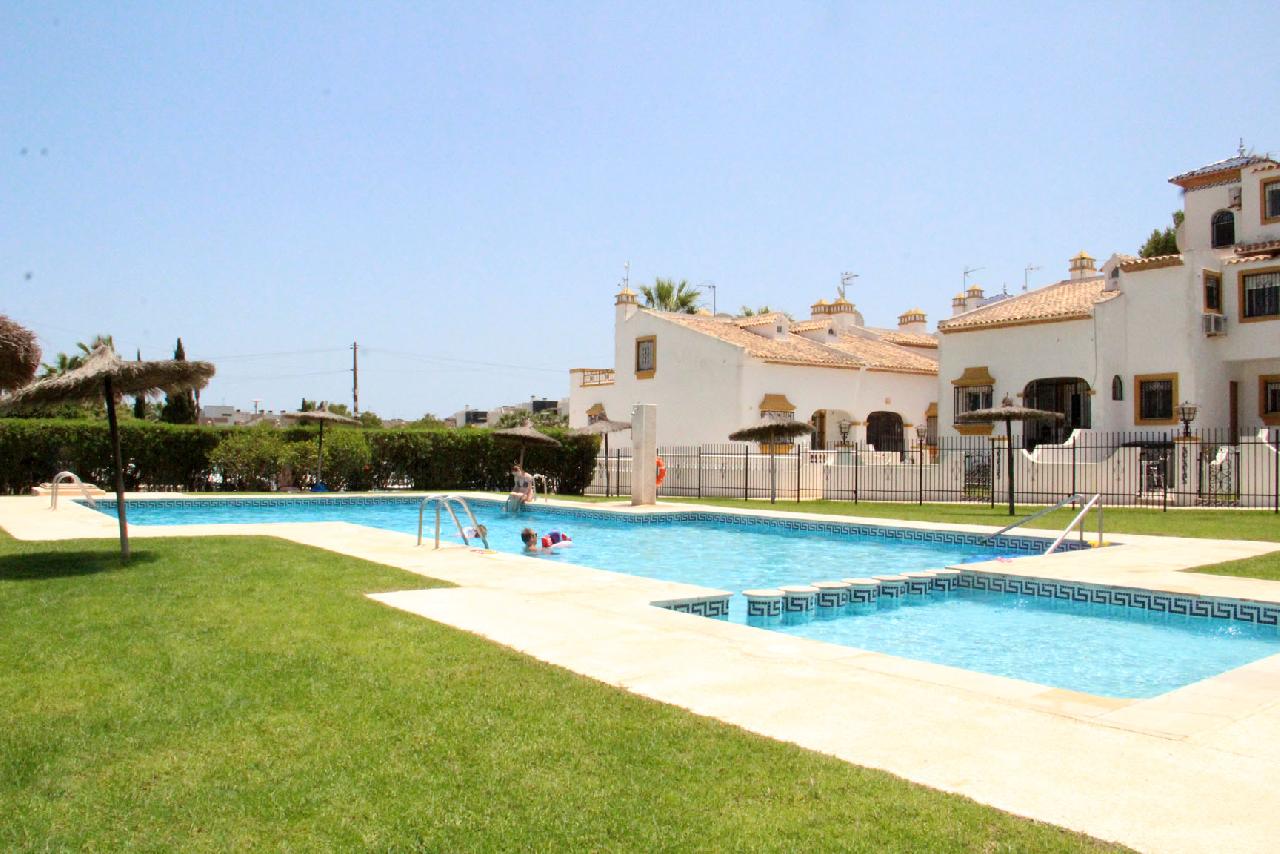 itsh 1687447917JHPTNA ref 1805 mobile 16 Communal pool Valencias South