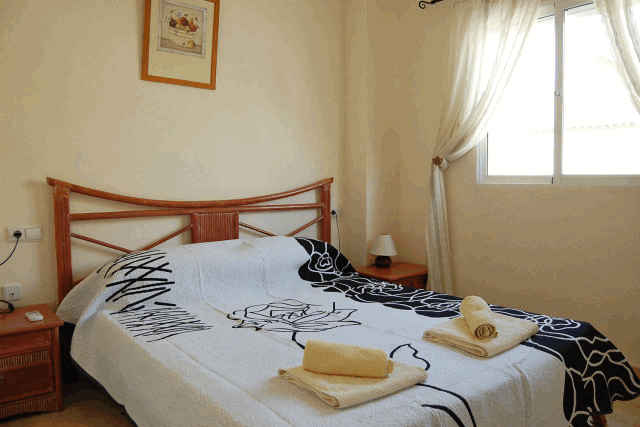 itsh 1521881460TQWANP ref 1712 mobile 12 Master King Size Bedroom Playa Flamenca