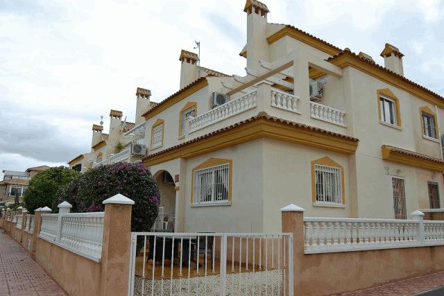 itsh 1521881460TQWANP ref 1712 mobile 3 Outside of this Playa Flamenca Townhouse Playa Flamenca