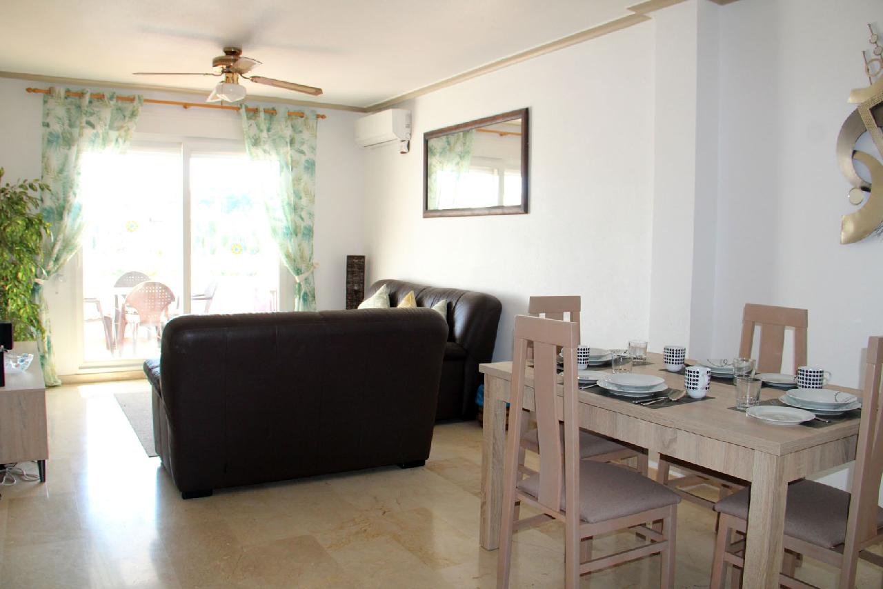 itsh 1522073443SBLKHO ref 1719 3 Spacious living room with free WIFI and UK TV Villamartin Plaza