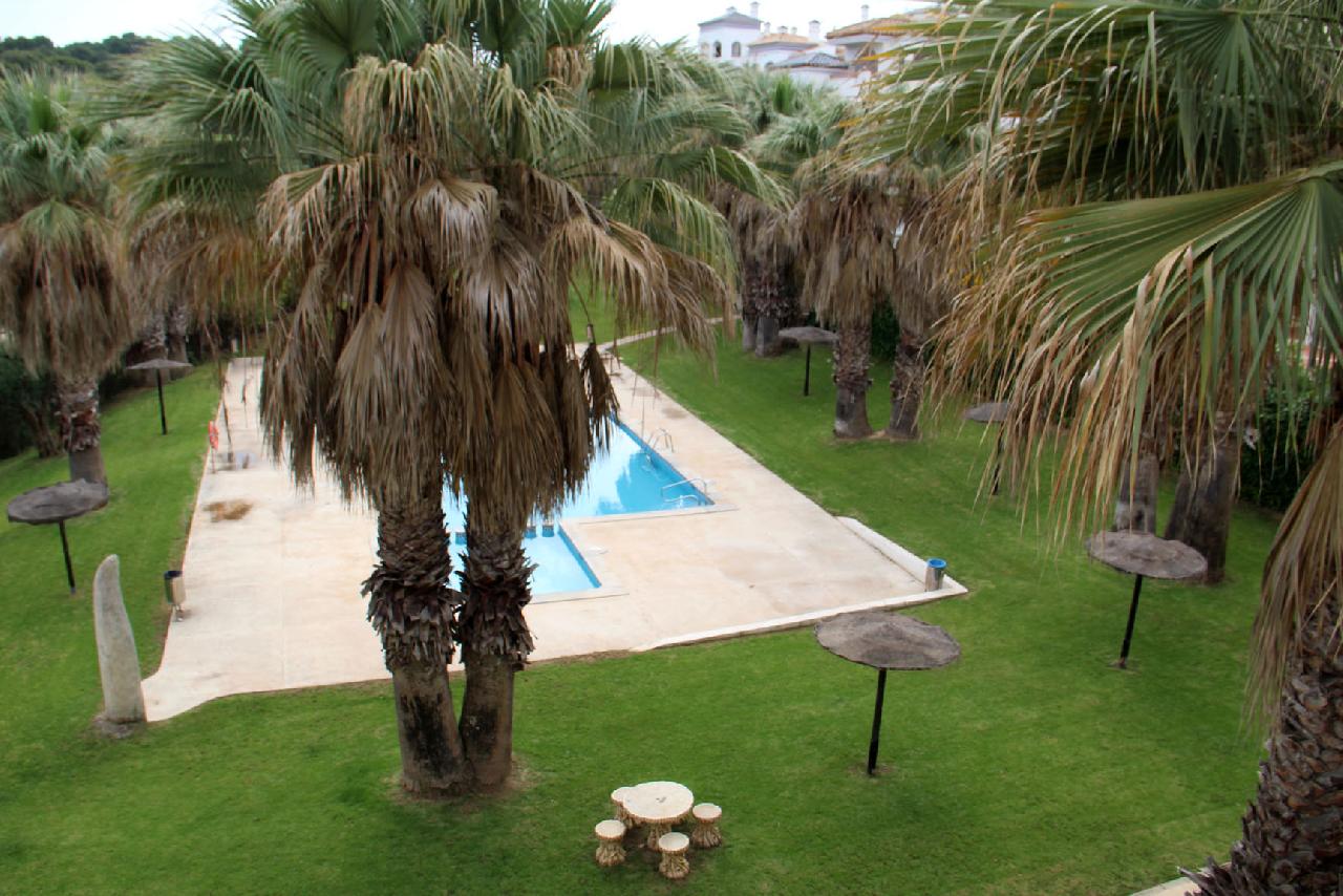 itsh 1623879163GXYZTF ref 1765 mobile 11 Views of the communal pool from the balcony Villamartin Plaza