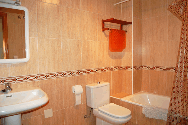 itsh 1521881460TQWANP ref 1712 mobile 13 Full family bathroom upstairs Playa Flamenca