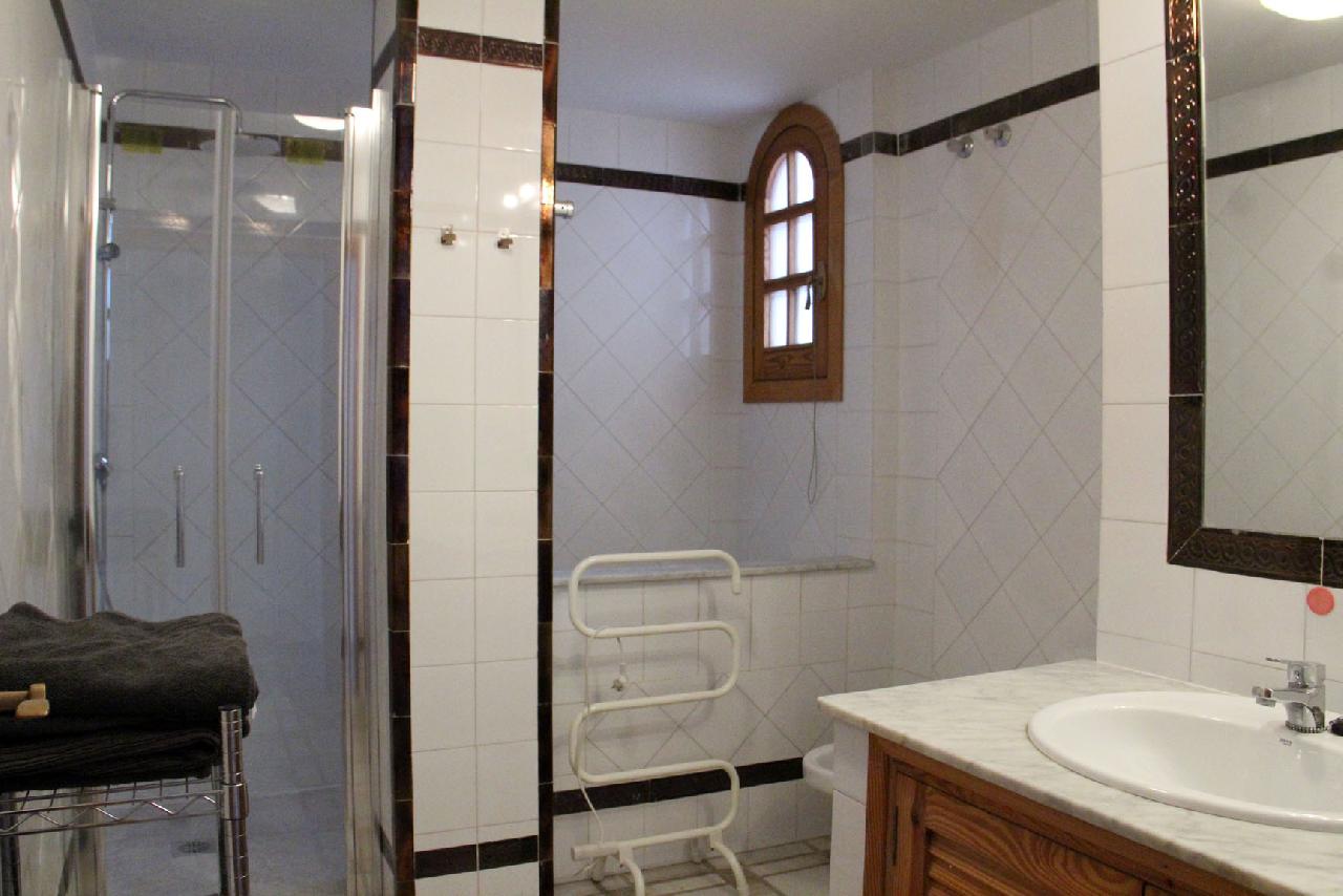 itsh 1684344573WGTFDA ref 1806 mobile 10 Huge family shower room Villamartin Plaza