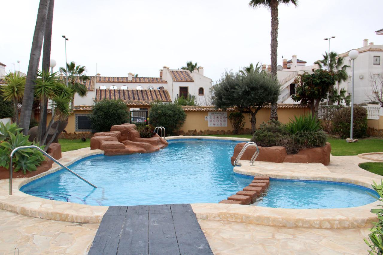 itsh 1646607966YJRPIU ref 1781 mobile 15 Communal pool literally next door Villamartin