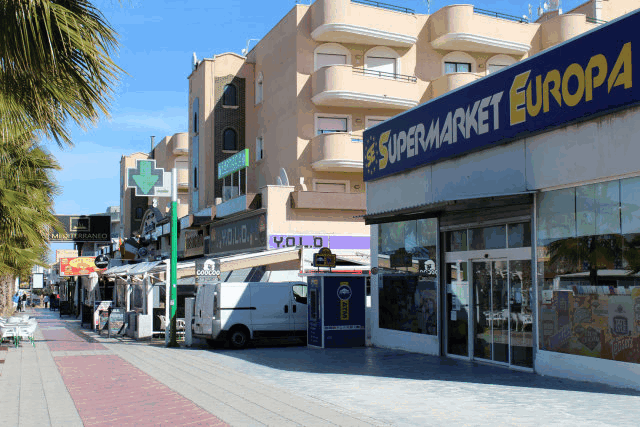 itsh 1521810460ZALDBJ ref 6 mobile 16 Local area outside of the apartment Cabo Roig