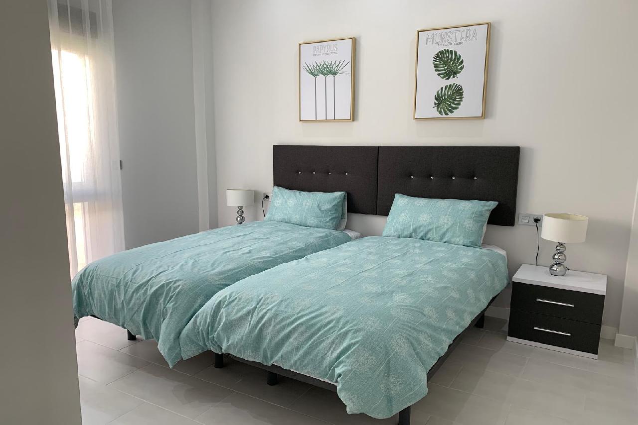 itsh 1756052110TGJMCL ref 1832 mobile 5 Bedroom 1 ground floor 2 singles Villamartin