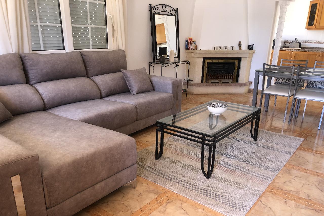 itsh 1655236940FVWCJP ref 1788 mobile 3 Spacious Living Room with Free wifi and TV Villamartin