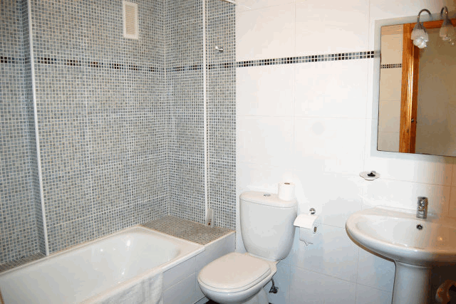 itsh 1521889605AZRQUD ref 93 mobile 8 Full bathroom ensuite to master bedroom Villamartin