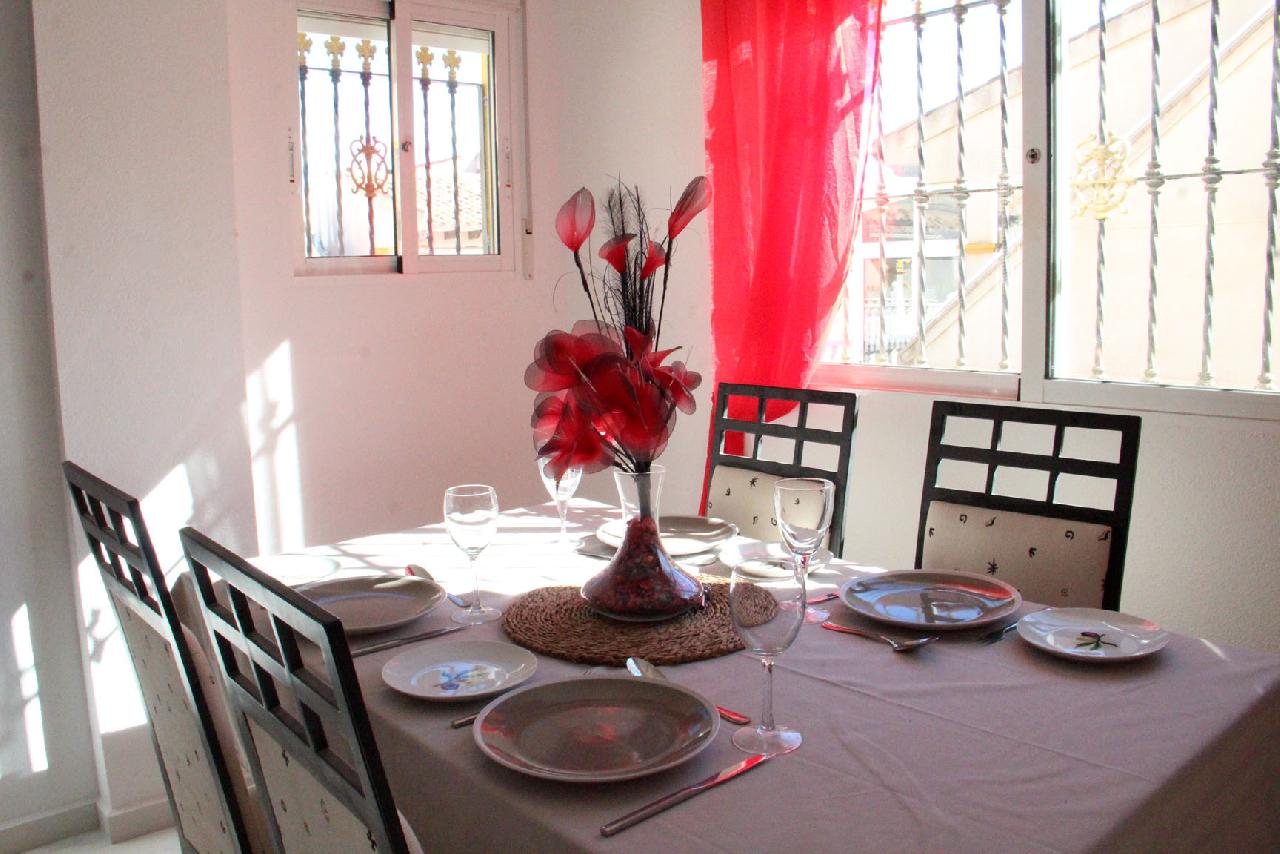 itsh 1675446637HFBCEI ref 1800 mobile 8 Dining area for four Cabo Roig