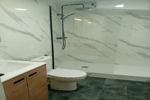 itsh 1522046576TOFMCN ref 1627 mobile 12 Full shower downstairs Las Violetas