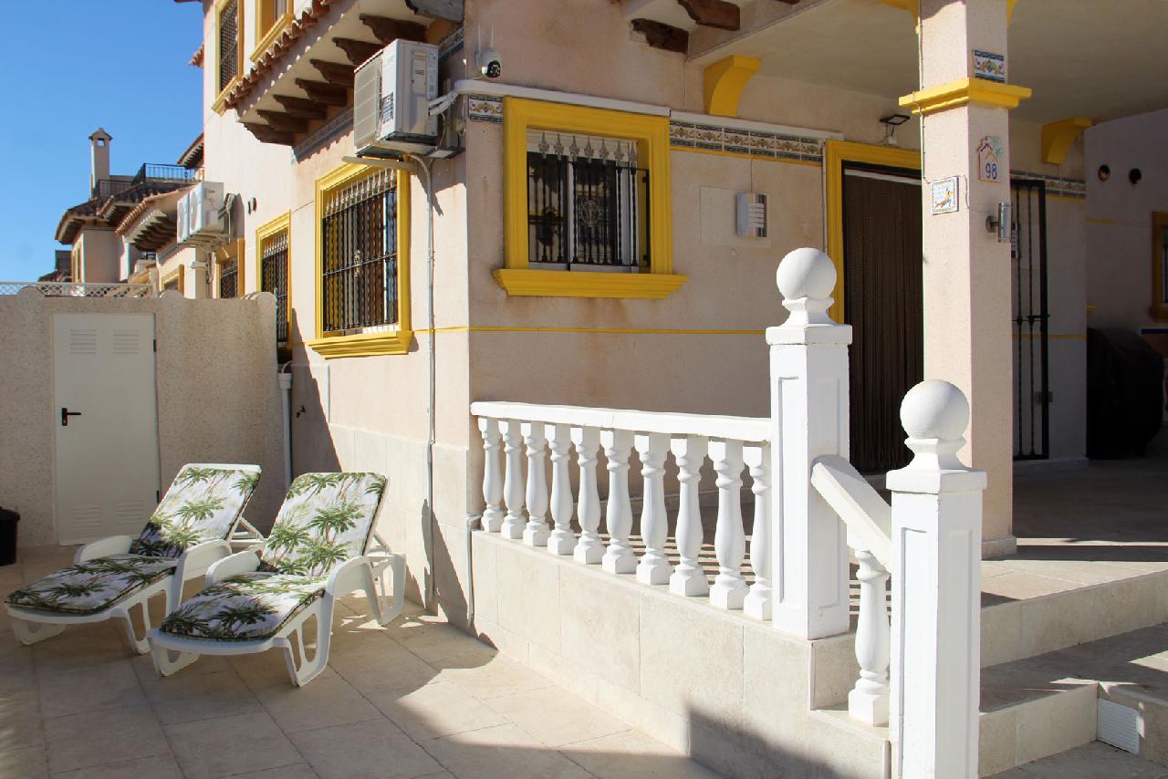 itsh 1675446637HFBCEI ref 1800 mobile 4 Outside sunbathing Cabo Roig
