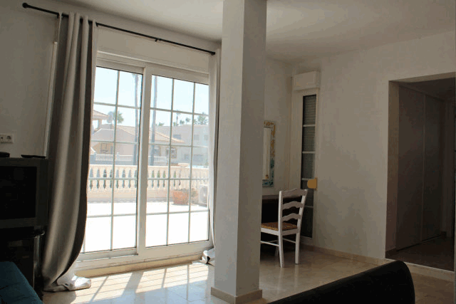 itsh 1553326322TKPGOV ref 1742 mobile 10 Sitting area and private terrace of the master bedroom Villamartin
