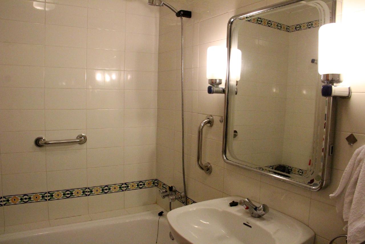 itsh 1643152819HUDNBO ref 1777 mobile 11 Full family bathroom Villamartin Plaza