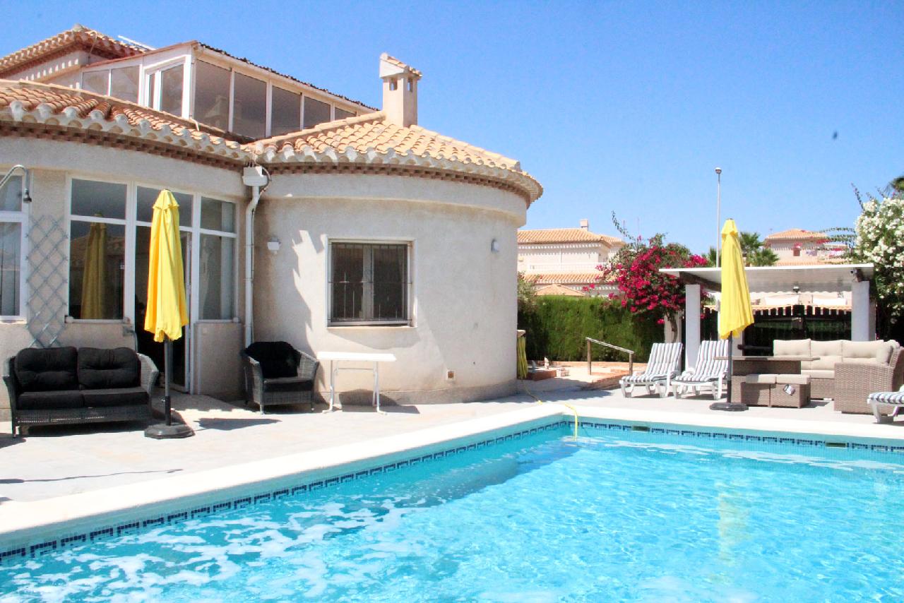 itsh 1699273013NSVEWA ref 1812 mobile 1 Private pool for the villa Playa Flamenca