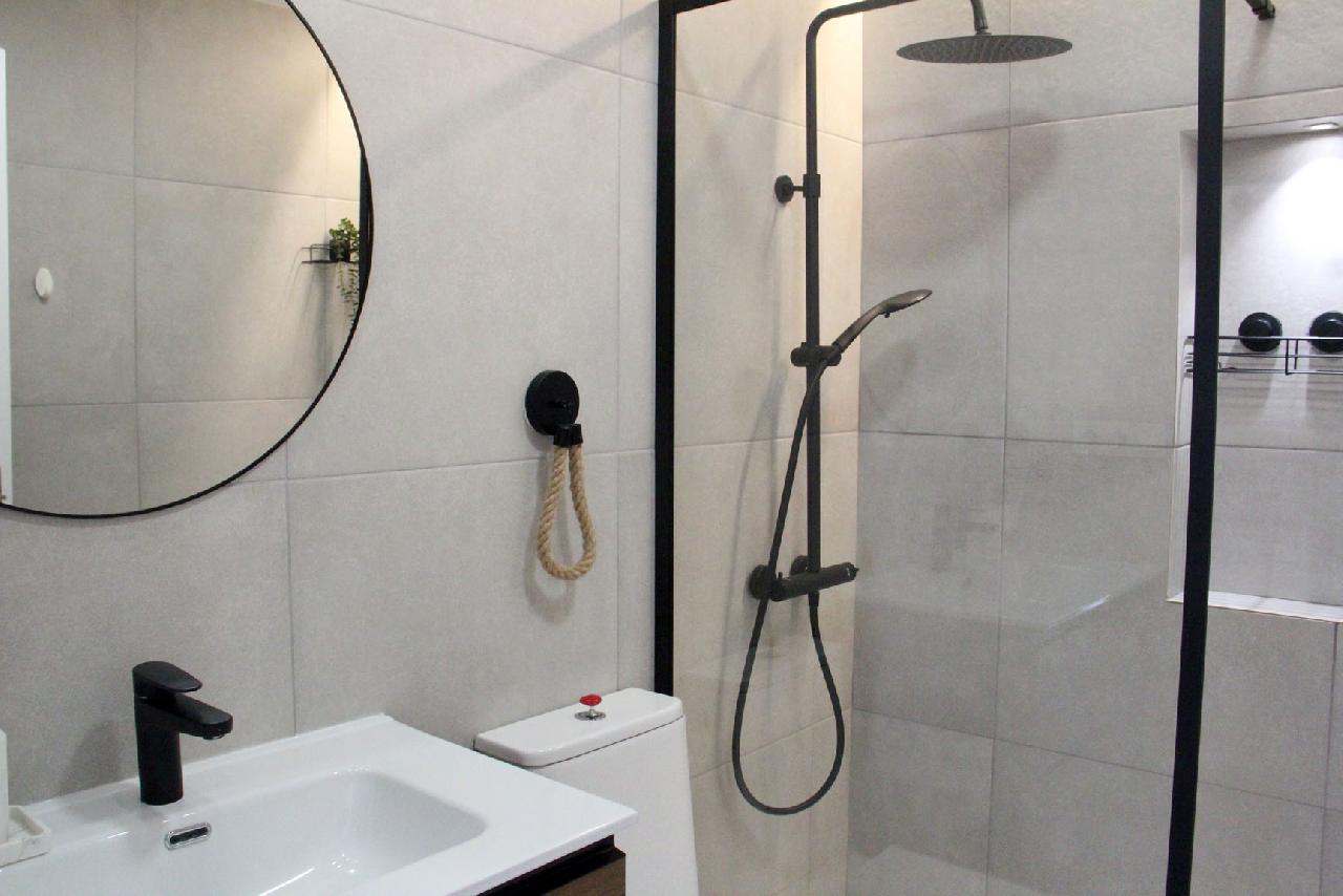 itsh 1774892945BJCLRO ref 1838 mobile 13 Upstairs shower room Villamartin