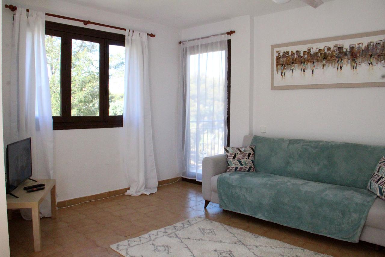 itsh 1521901332FXBPML ref 1698 mobile 4 Spacious Living room area leading to balcony Villamartin Plaza