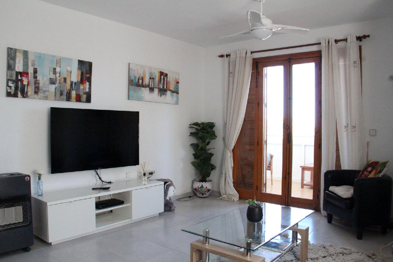 itsh 1553961649MKNUEA ref 1734 mobile 3 Spacious living room, TV & Free wifi Villamartin Plaza