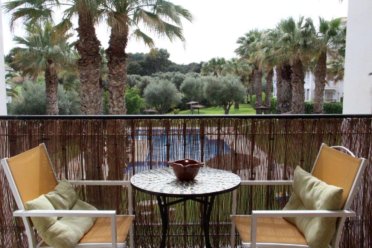 itsh 1684344573WGTFDA ref 1806 mobile 3 Balcony overlooking the communal pool Villamartin Plaza
