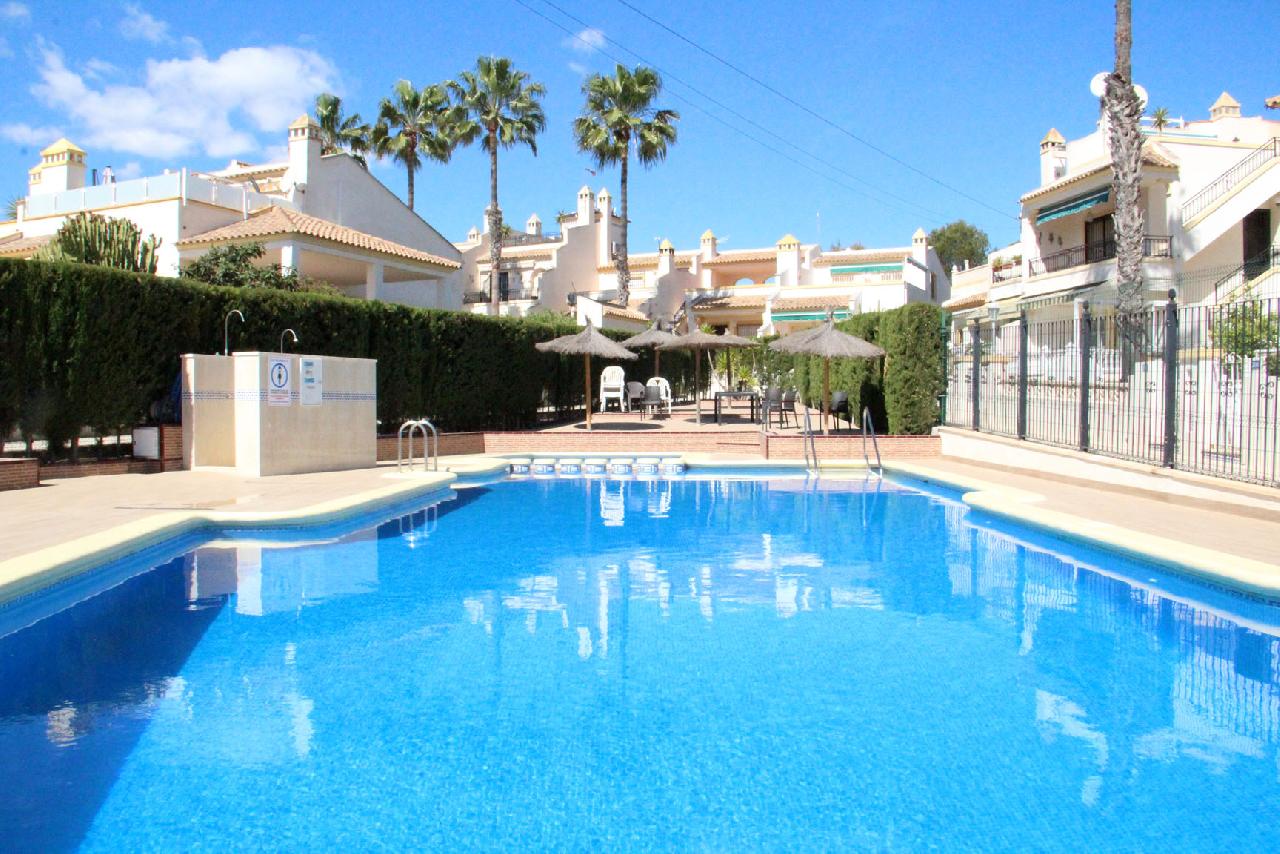 itsh 1681578217TROUGW ref 1804 mobile 21 Communal Pool Valencias South