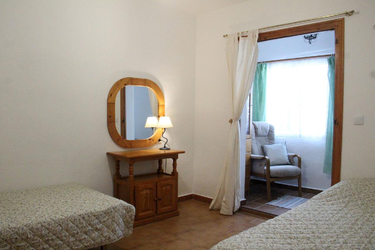 itsh 1743451375VMAEFB ref 1831 mobile 8 Bedroom 2 with single beds Villamartin