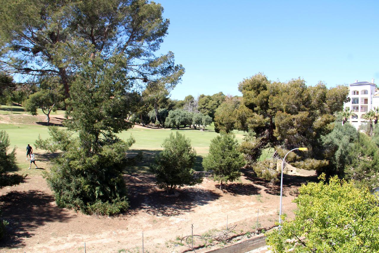 itsh 1521901332FXBPML ref 1698 mobile 9 1st hole of the Villamartin Golf course Villamartin Plaza